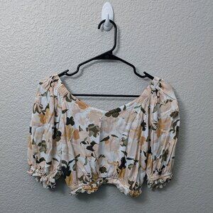 Floral 3/4 sleeved crop top - Size 0